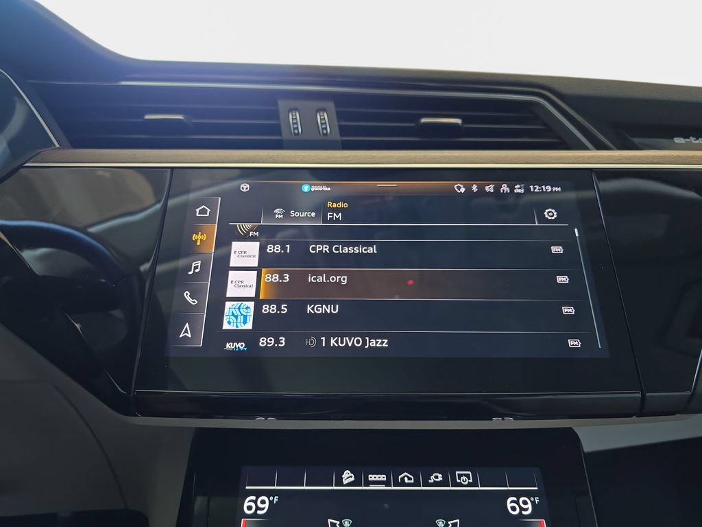 Certified 2024 Audi Q8 e-tron Premium Plus w/ Premium Plus Package AWD/4WD image 23