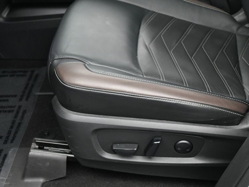 Used 2022 Nissan Pathfinder Platinum w/ Cargo Package image 17