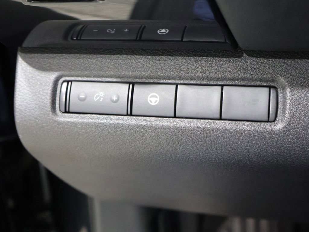Used 2024 Nissan Pathfinder S AWD/4WD image 32