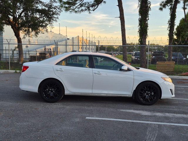 Used 2012 Toyota Camry LE FWD image 4