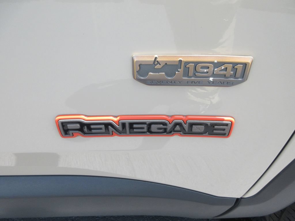 Used 2016 Jeep Renegade 75th Anniversary AWD/4WD image 10