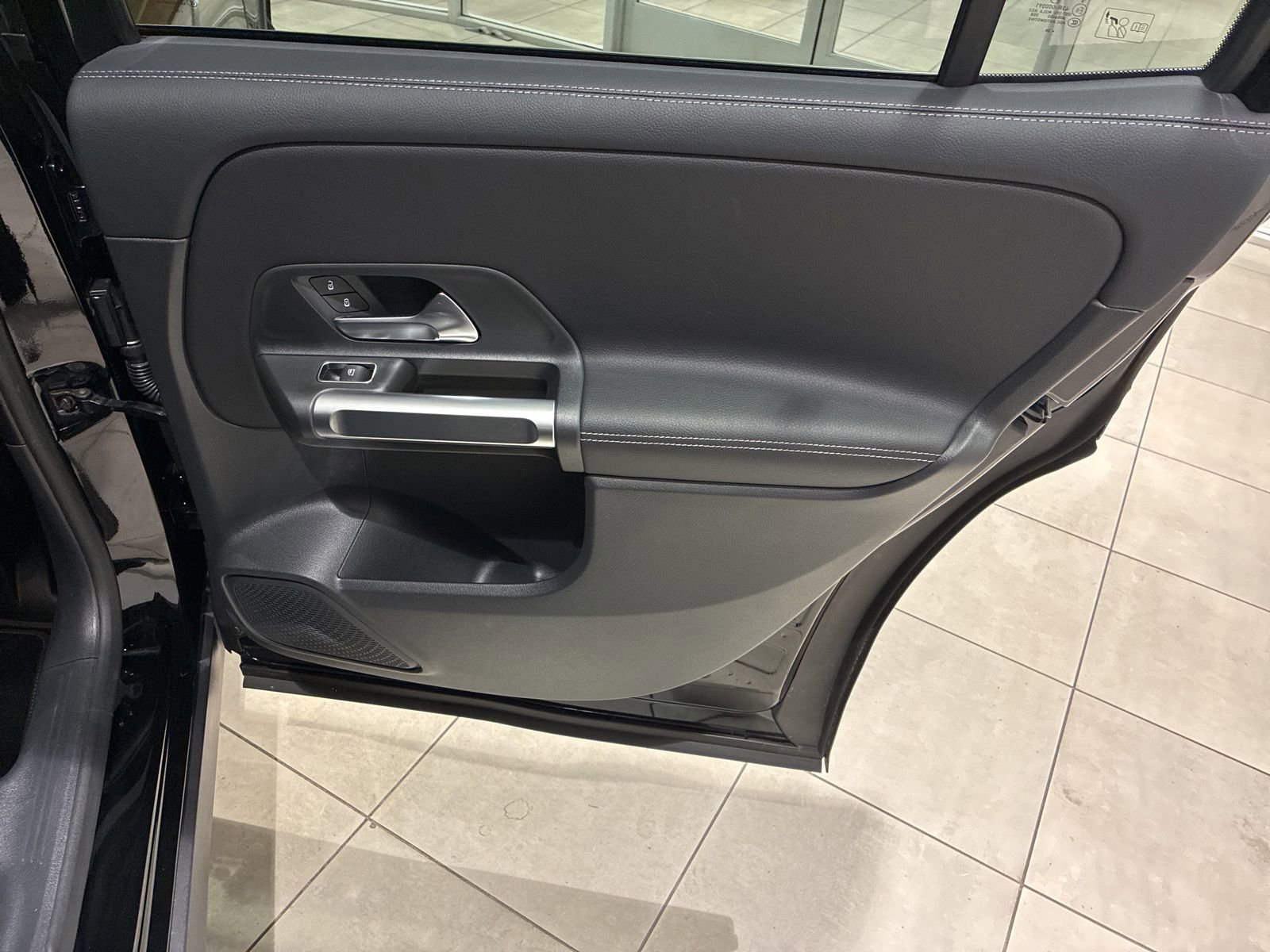 Used 2025 Mercedes-Benz GLB 250 4MATIC image 22