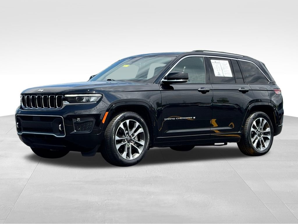 Used 2023 Jeep Grand Cherokee Overland w/ Luxury Tech Group IV AWD/4WD image 3