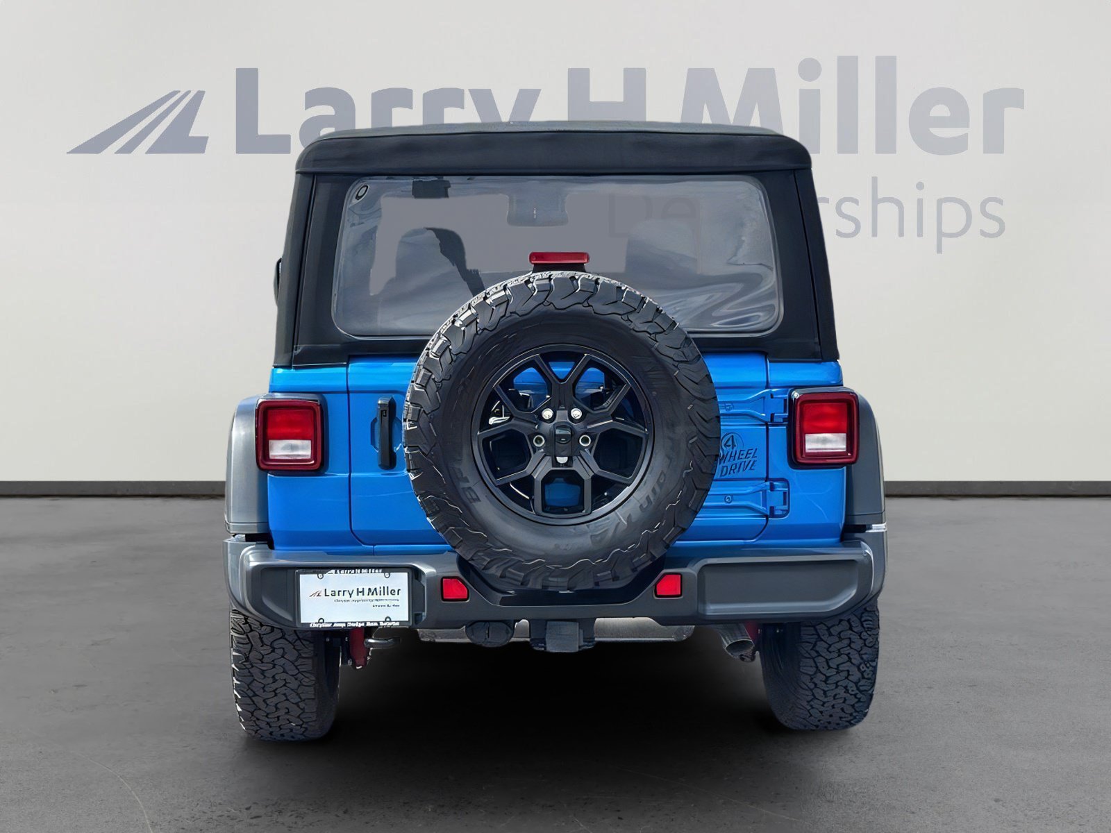 Used 2024 Jeep Wrangler Sport AWD/4WD image 5