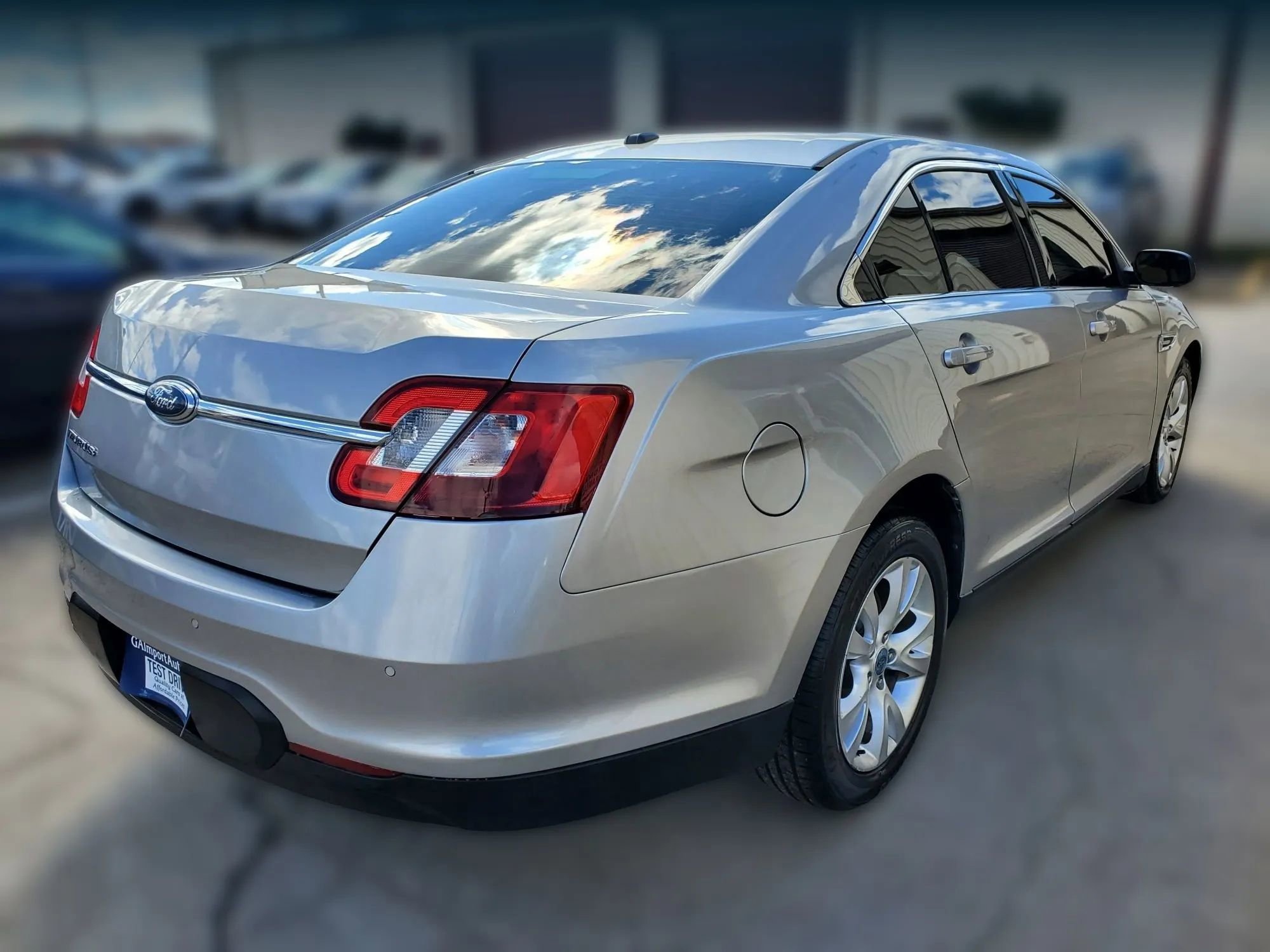 Used 2010 Ford Taurus SEL image 8