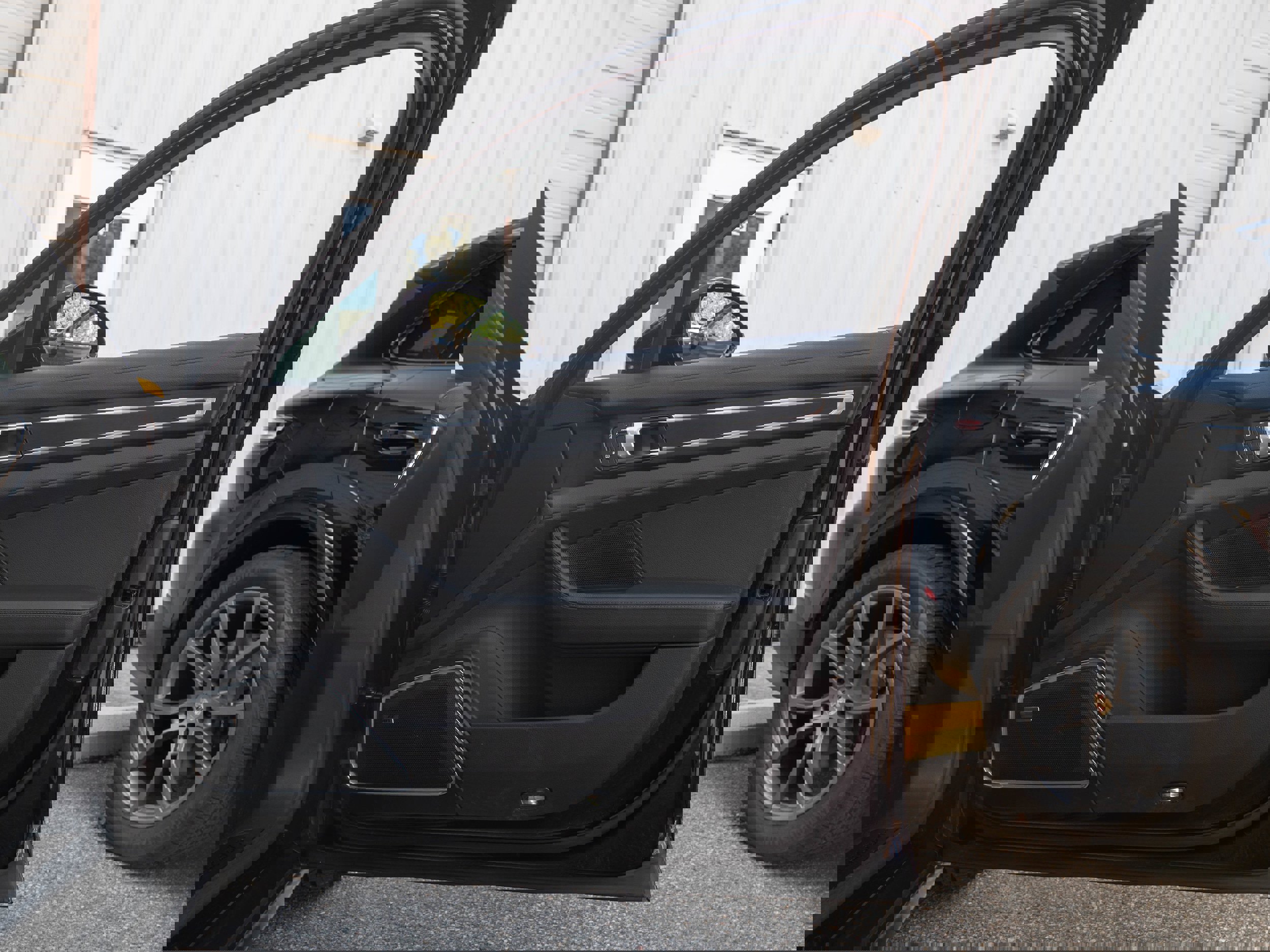 Certified 2023 Porsche Panamera 4 Platinum Edition image 28