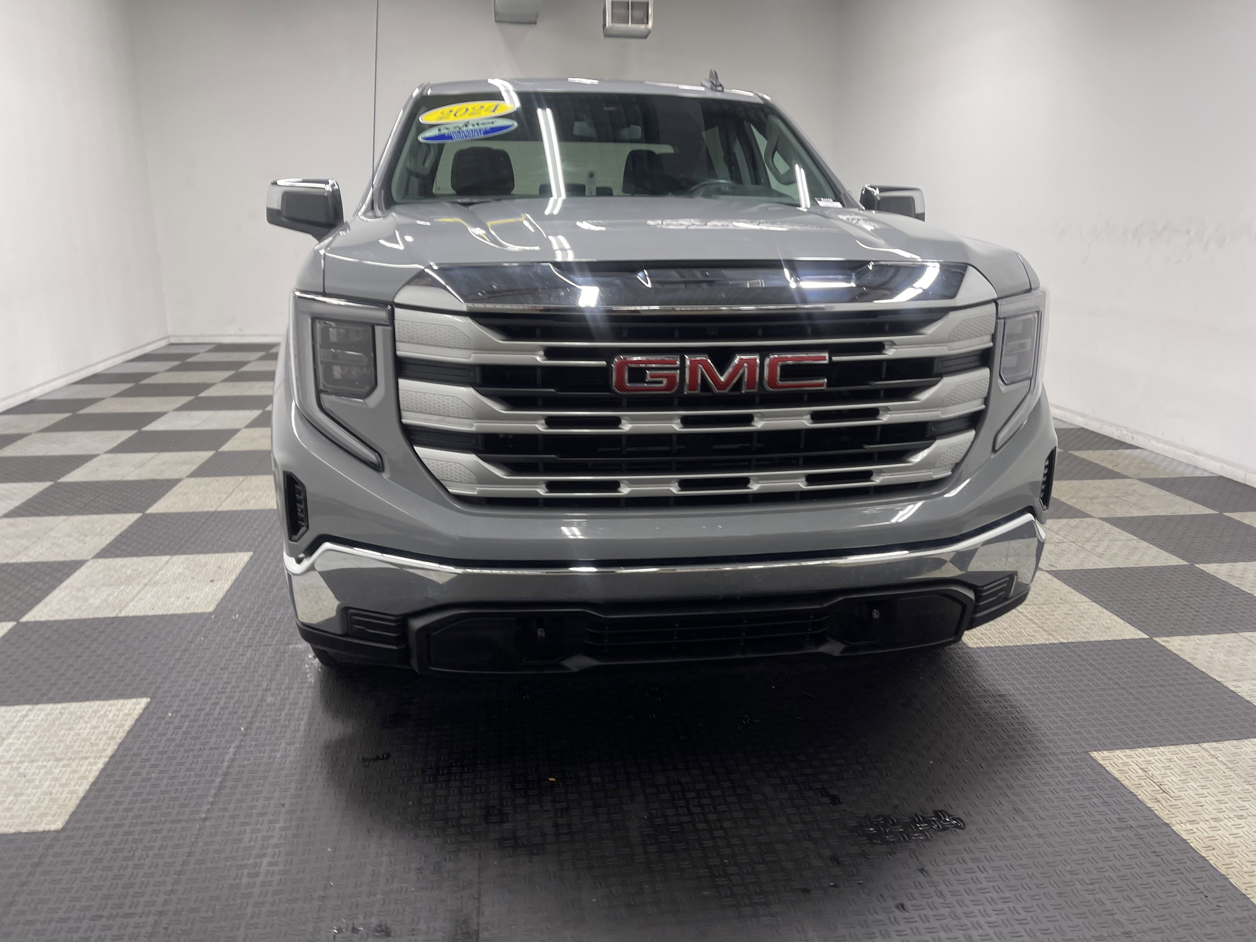 Used 2024 GMC Sierra 1500 SLE AWD/4WD image 7