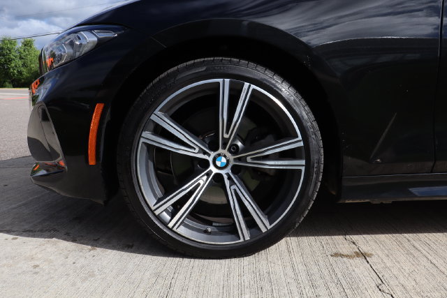 Used 2023 BMW 330i xDrive Sedan w/ Premium Package AWD/4WD image 31