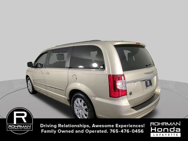 Used 2013 Chrysler Town & Country Touring FWD image 7