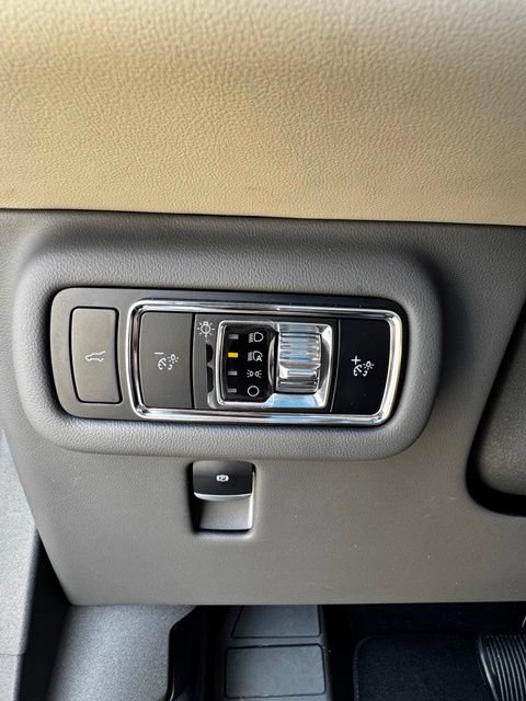 Used 2025 Lincoln Nautilus Premier AWD/4WD image 22
