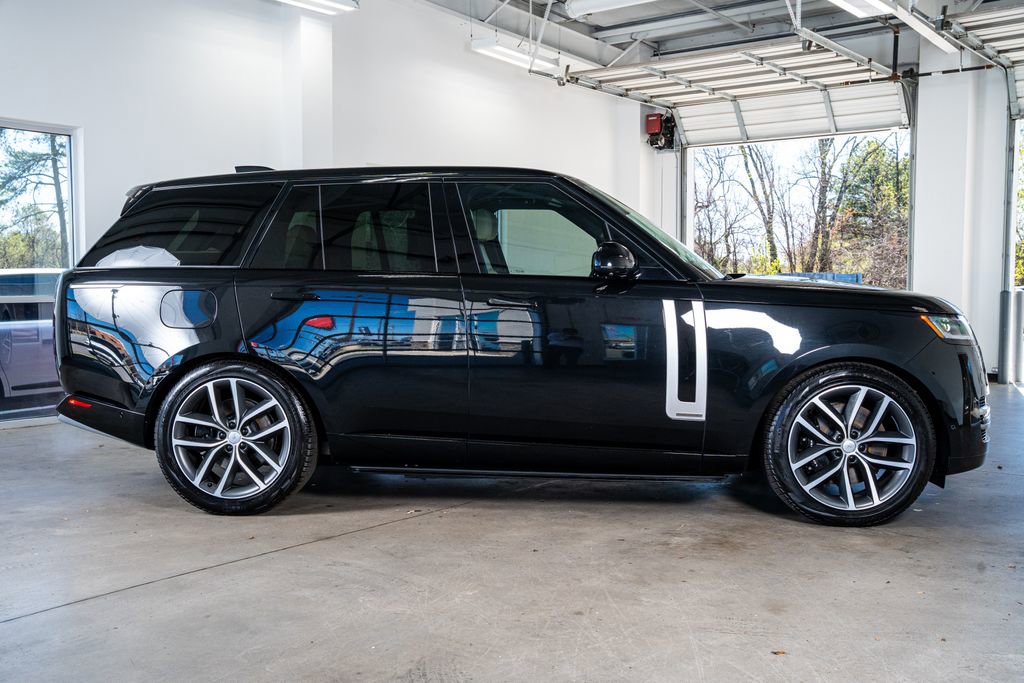 Used 2025 Land Rover Range Rover Autobiography image 5