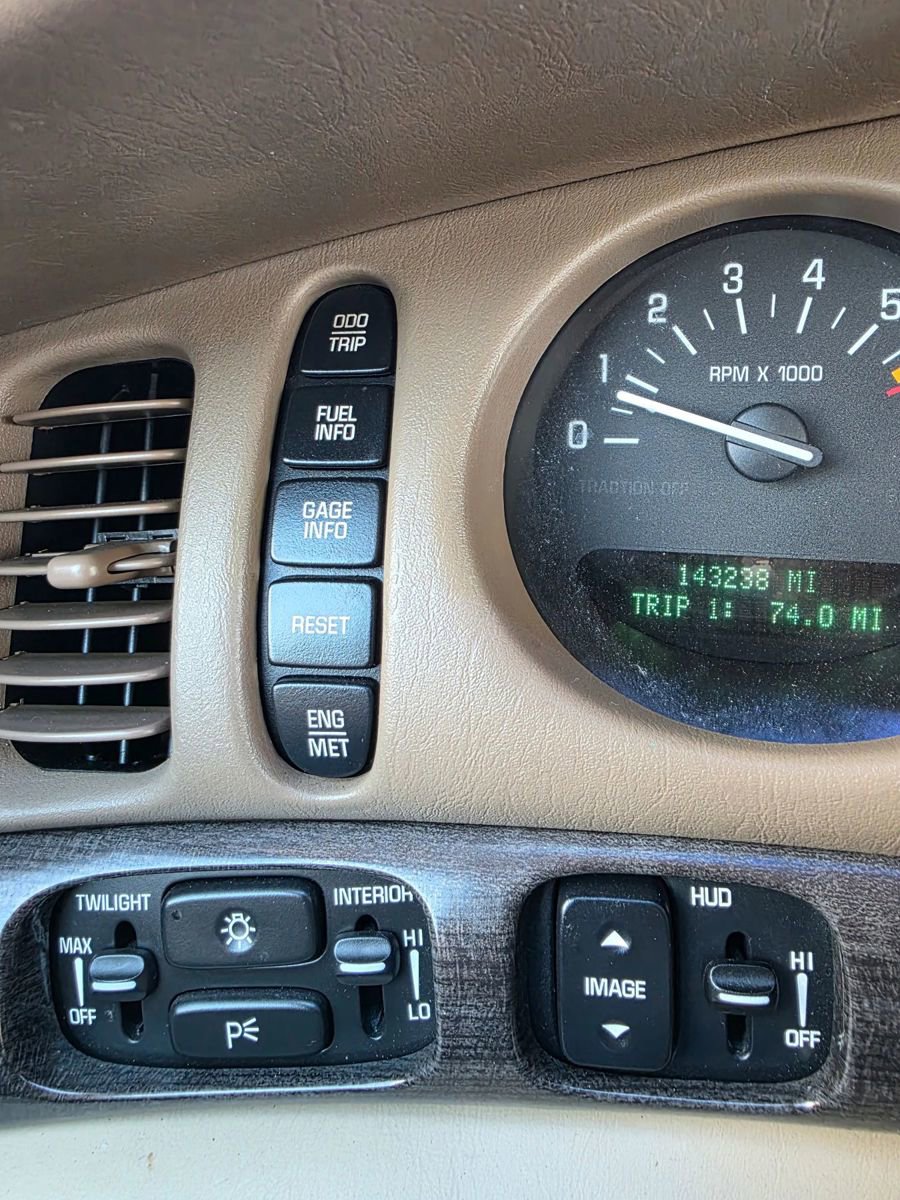 Used 2004 Buick Le Sabre Limited w/ Celebration Edition Package FWD image 13