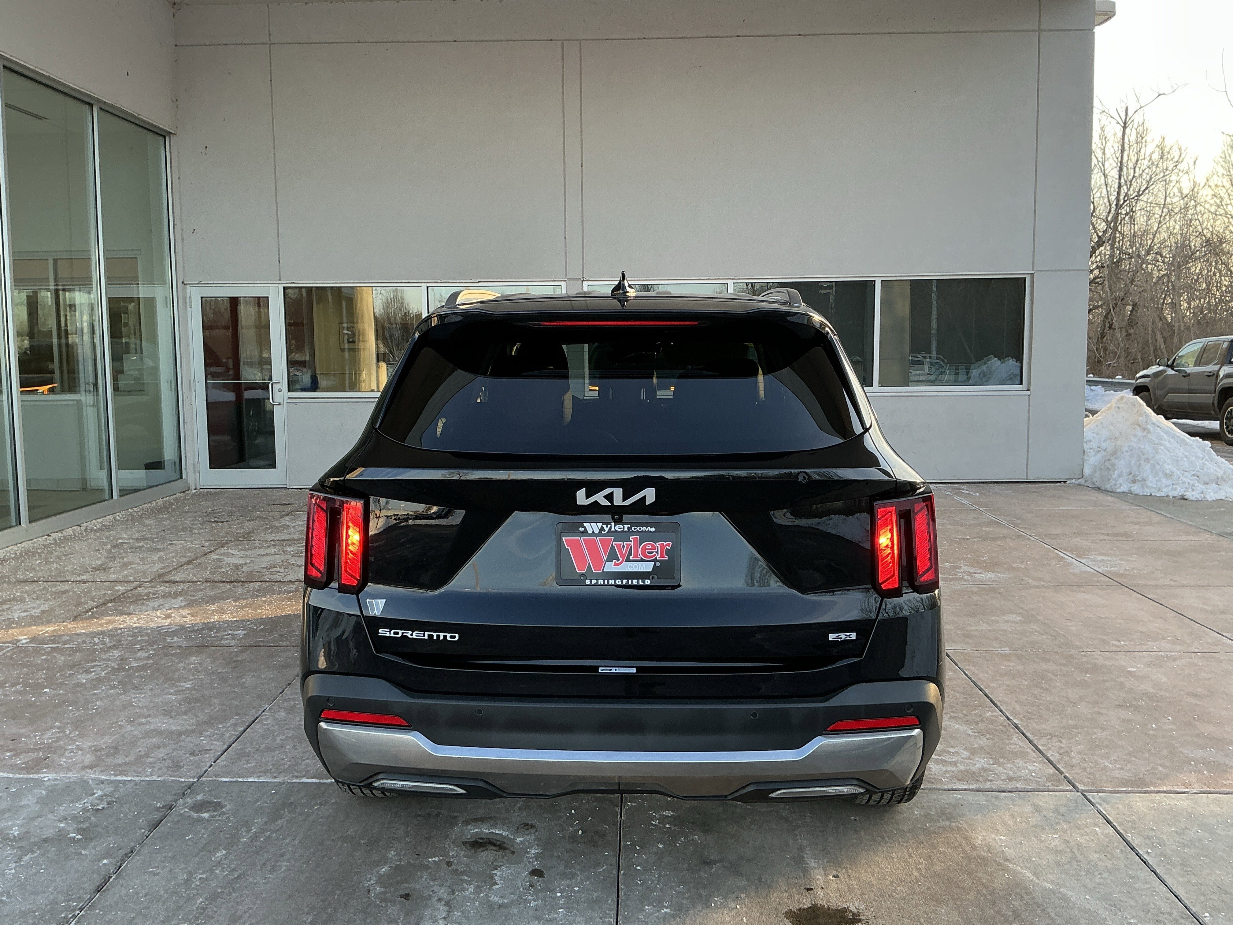 Used 2024 Kia Sorento S image 21