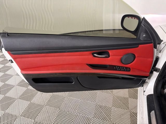 Used 2013 BMW 335i Convertible RWD image 21