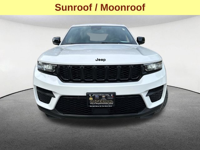 Used 2023 Jeep Grand Cherokee Altitude AWD/4WD image 4