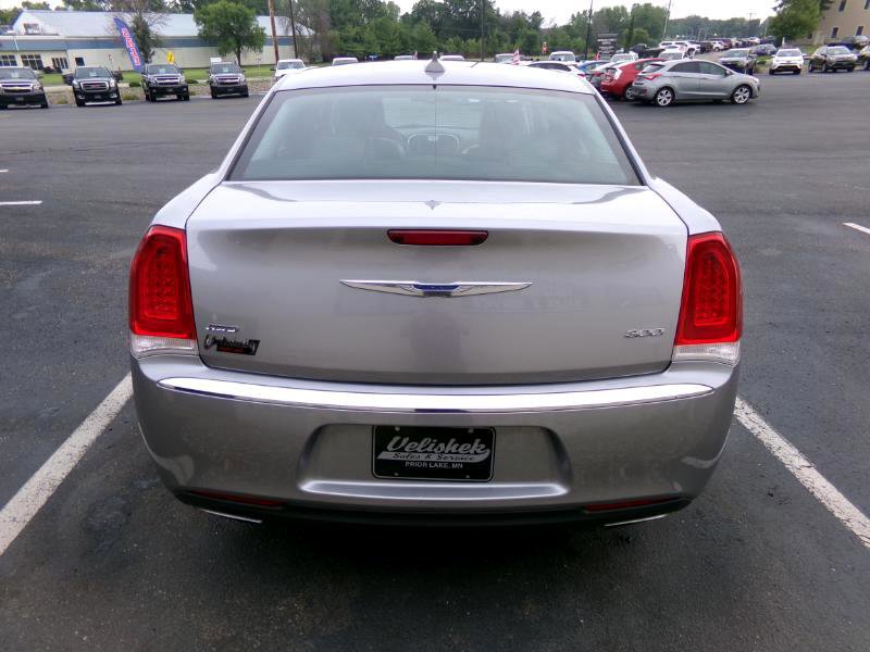 Used 2018 Chrysler 300 Limited image 4