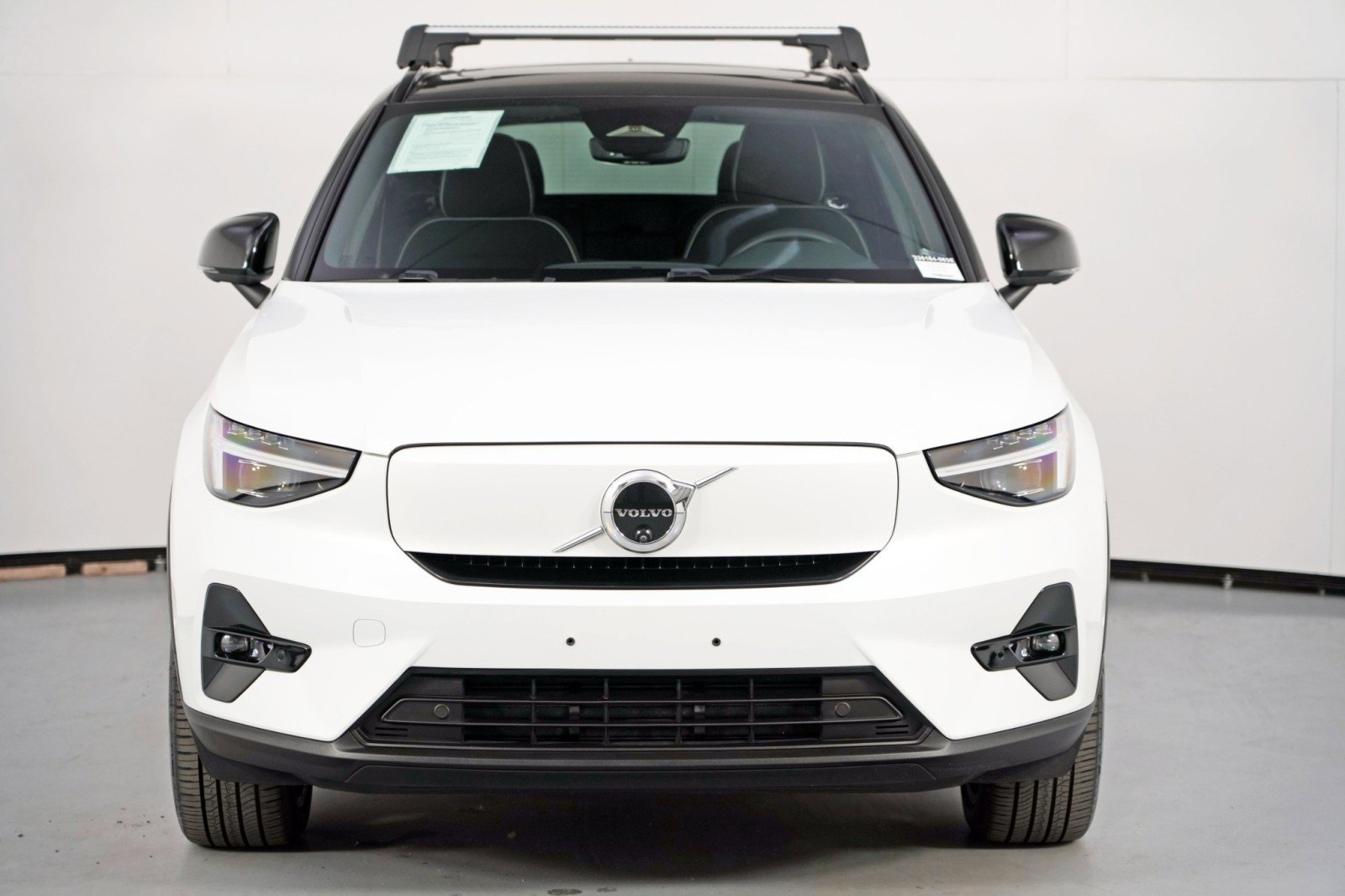 Used 2024 Volvo XC40 Recharge Plus w/ Protection Package Premier image 46