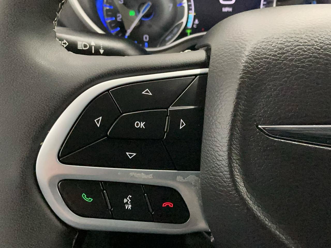 Used 2023 Chrysler Pacifica Touring-L w/ Uconnect Theater Family Group AWD/4WD image 26