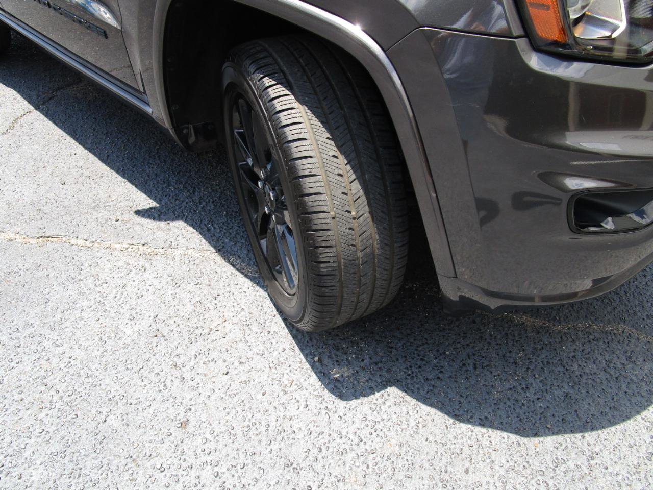 Used 2020 Jeep Grand Cherokee Altitude image 32