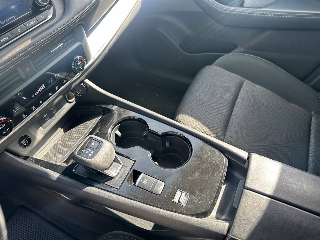 Used 2025 Nissan Rogue SV FWD image 24