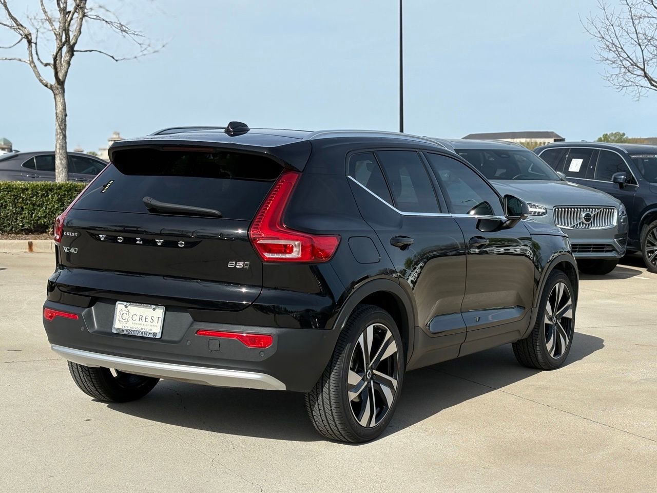 Certified 2023 Volvo XC40 B5 Ultimate w/ Protection Package Premier image 7