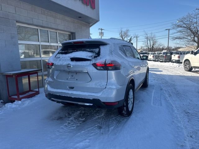 Used 2020 Nissan Rogue SV image 2
