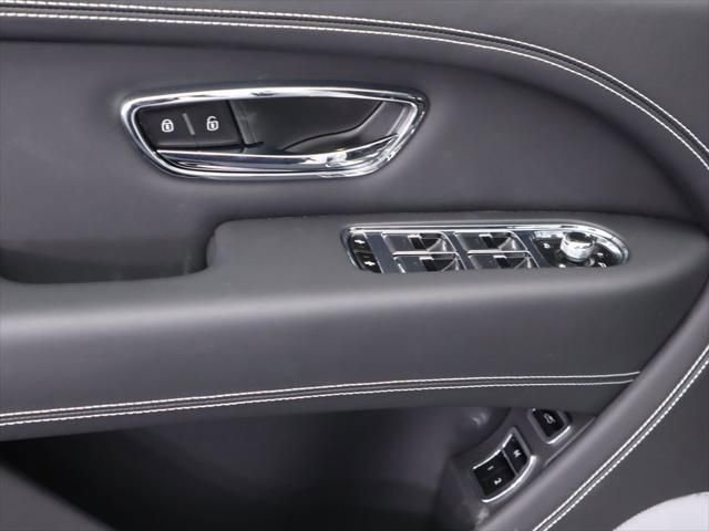 Used 2025 Bentley Bentayga Extended Wheelbase AWD/4WD image 24