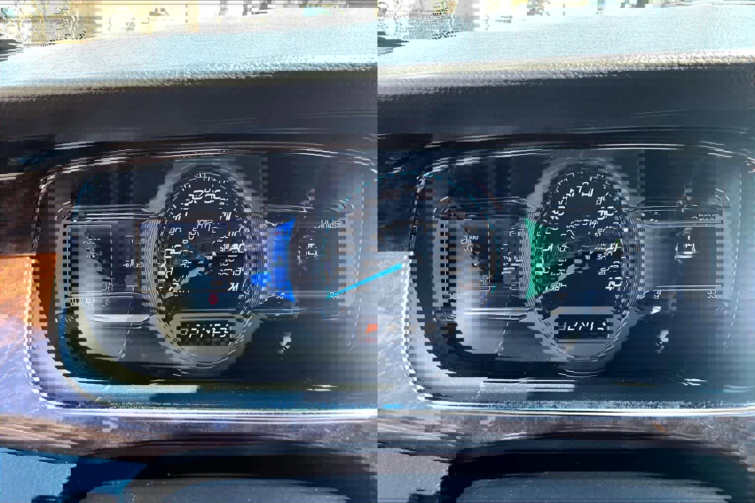 Used 2015 Ford Taurus Limited FWD image 25