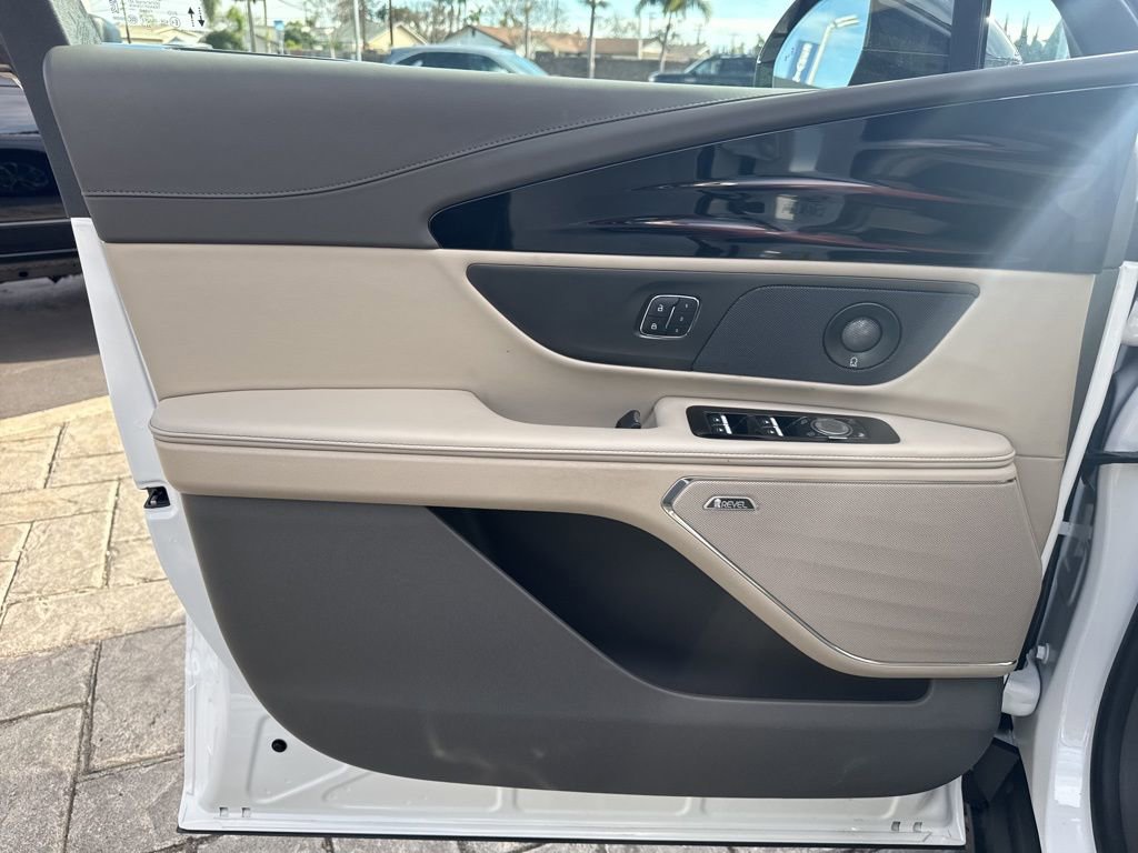 Used 2024 Lincoln Nautilus Premier w/ Equipment Group 102A image 13