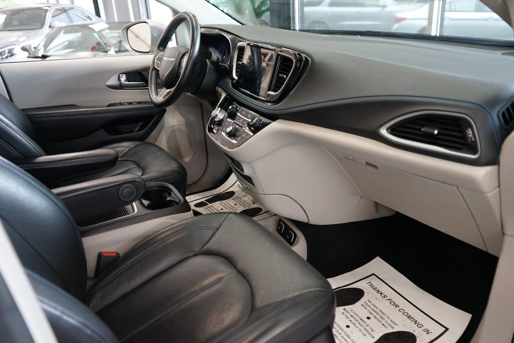 Used 2021 Chrysler Pacifica Touring-L w/ Uconnect Theater Family Group AWD/4WD image 47