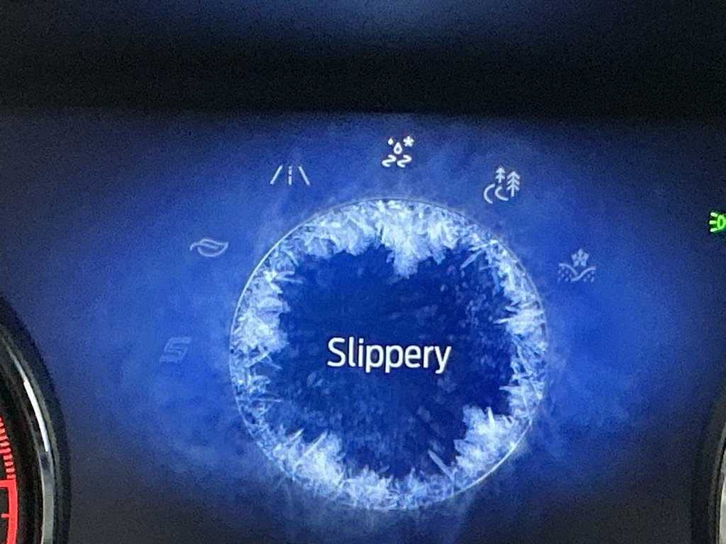 Used 2023 Ford Explorer XLT w/ Equipment Group 202A image 8