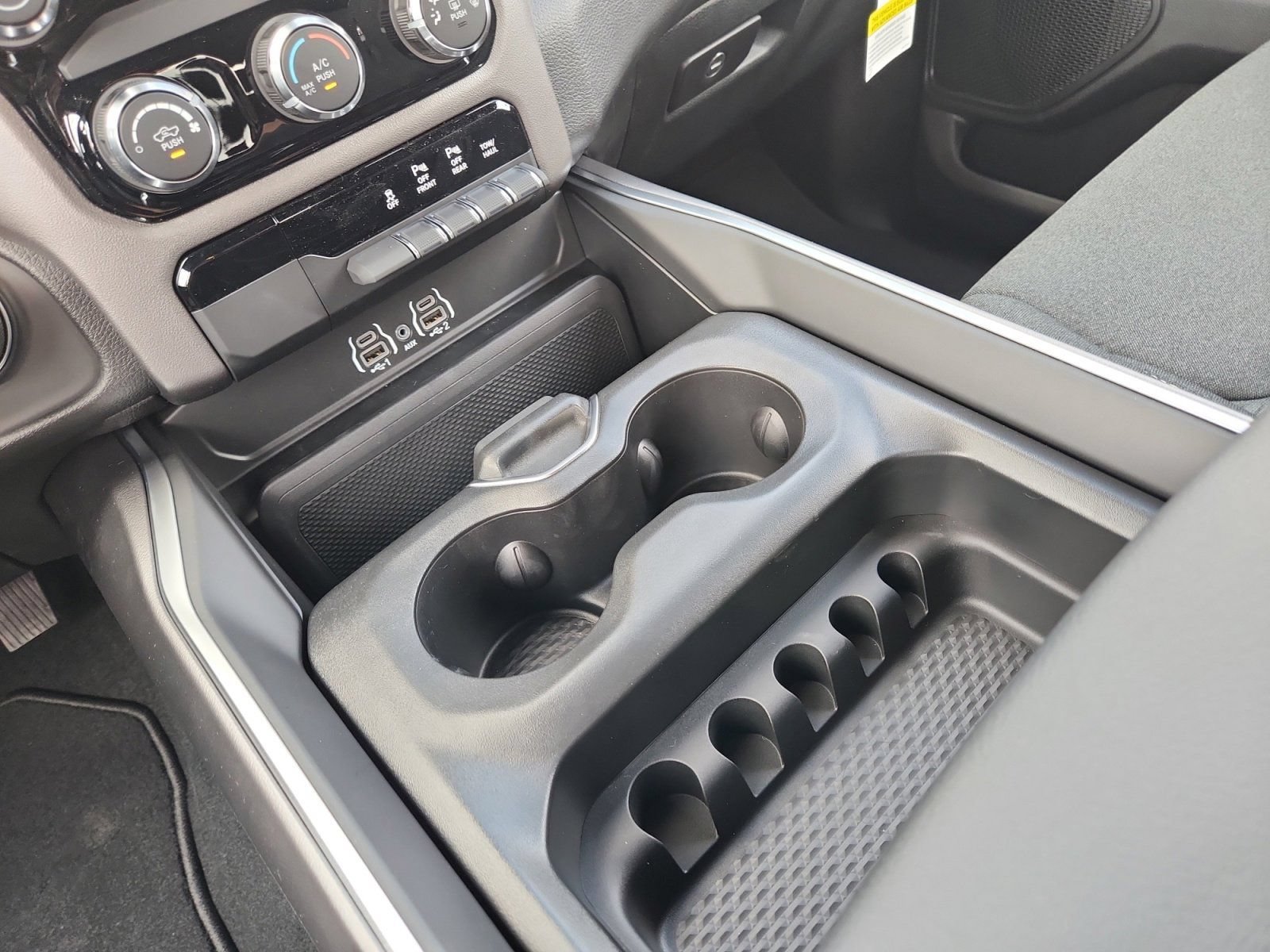 New 2026 RAM 1500 Express AWD/4WD image 21