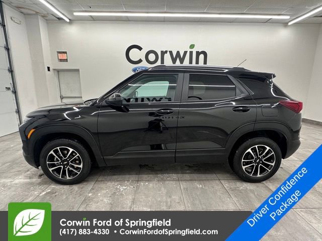 Used 2025 Chevrolet TrailBlazer LT w/ Driver Confidence Package image 2
