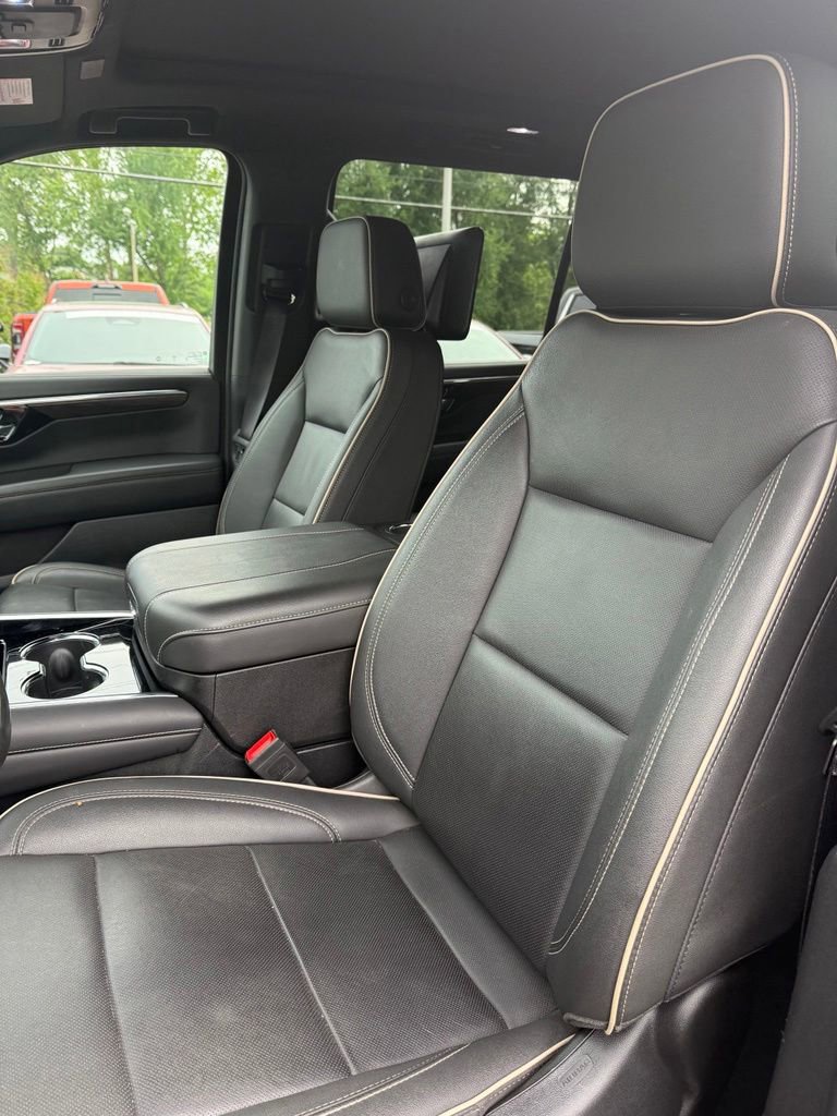 Used 2025 Chevrolet Suburban Premier AWD/4WD image 13