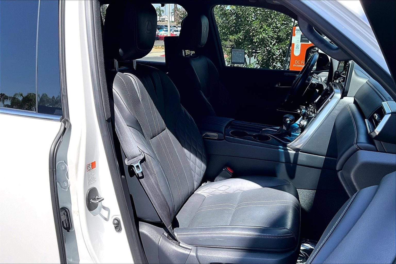 Used 2022 Lexus LX 600 4WD w/ Accessory Package (Z1) image 7