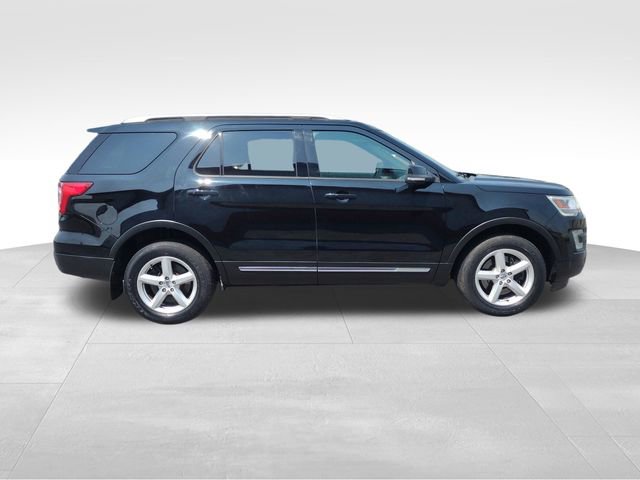 Used 2017 Ford Explorer XLT w/ Equipment Group 202A image 7