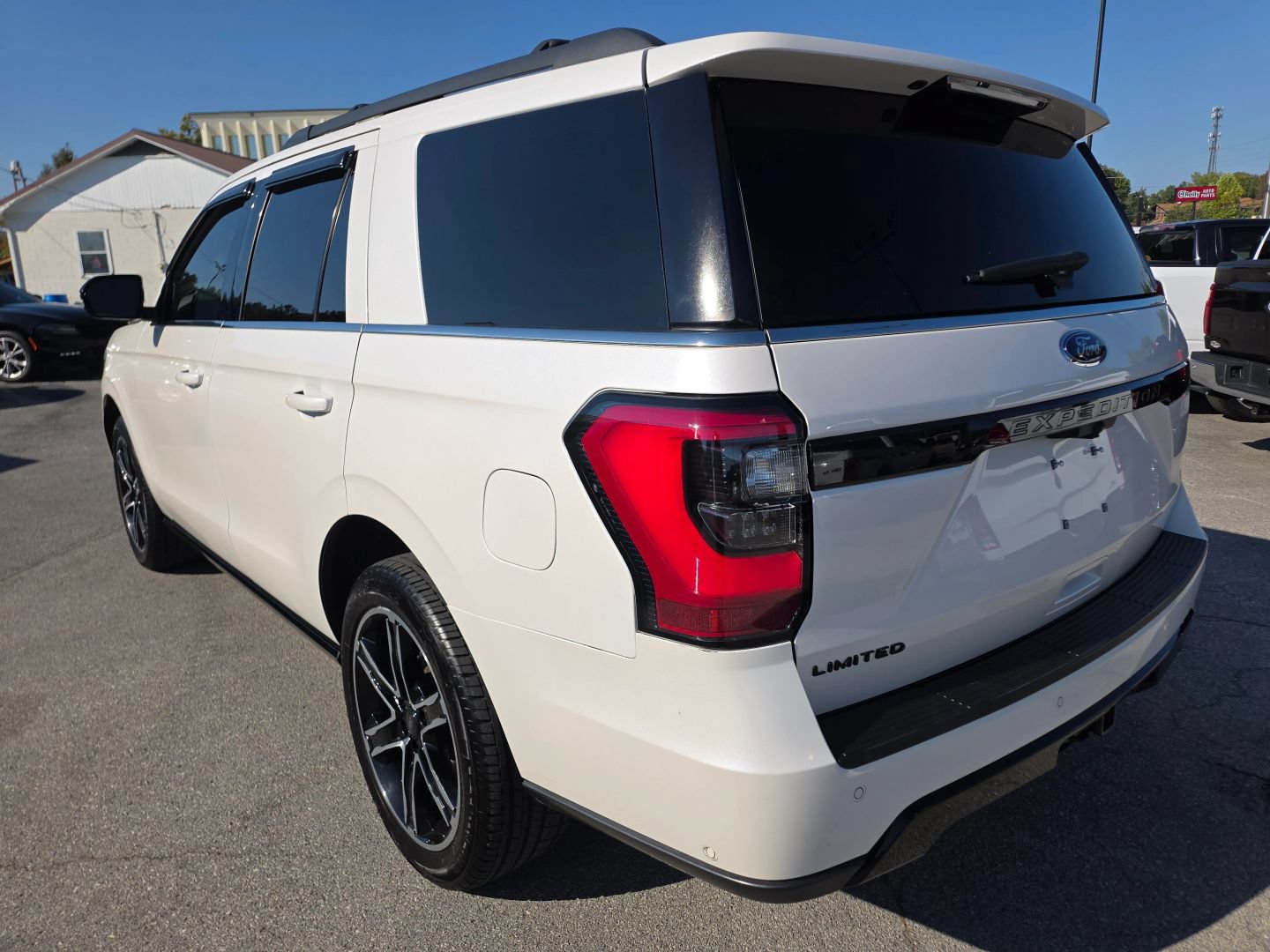 Used 2019 Ford Expedition Limited w/ Equipment Group 303A AWD/4WD image 3