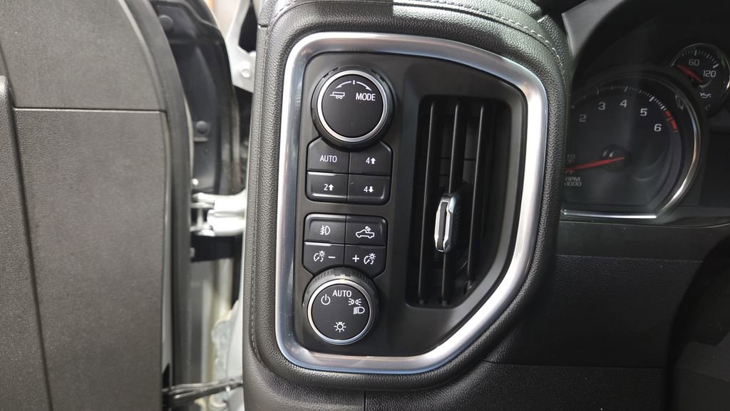 Used 2020 Chevrolet Silverado 1500 RST AWD/4WD image 9