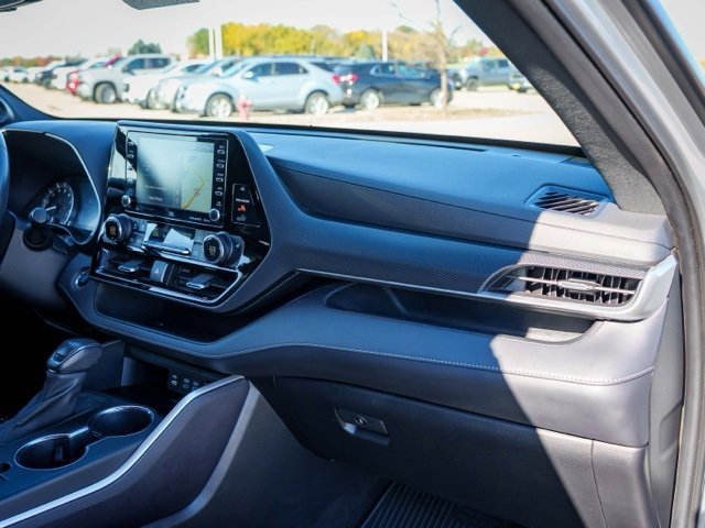 Used 2022 Toyota Highlander XSE image 17