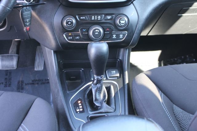 Used 2019 Jeep Cherokee Latitude w/ Popular Appearance Group image 13