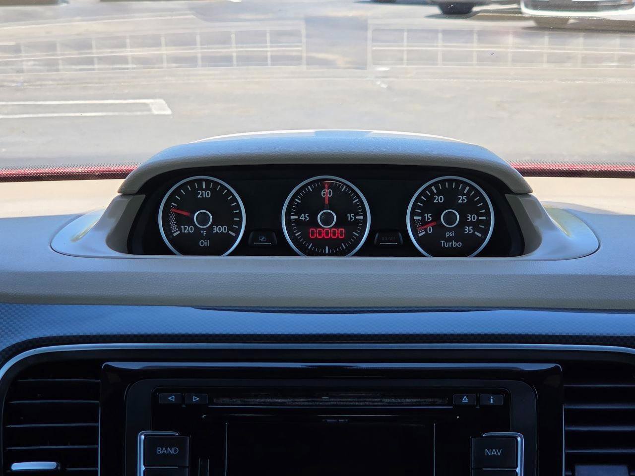 Used 2013 Volkswagen Beetle Turbo 60's Edition FWD image 20