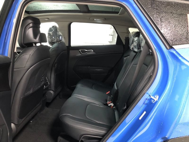 New 2026 Kia Sportage EX w/ EX Panorama Roof Package FWD image 16