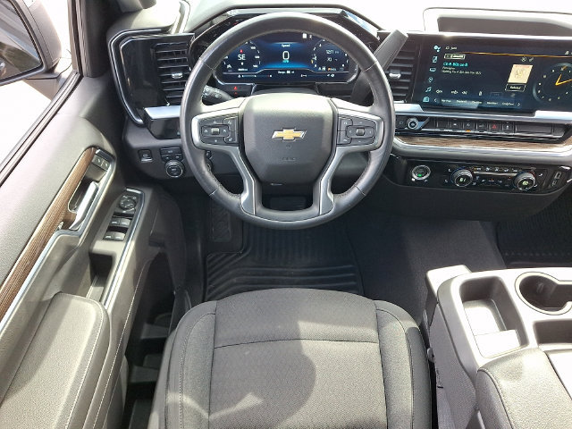 Used 2022 Chevrolet Silverado 1500 LT AWD/4WD image 3