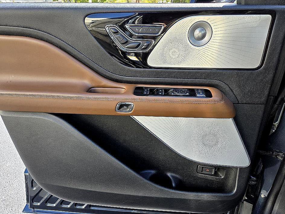 Used 2023 Lincoln Aviator Reserve w/ Equipment Group 201A image 29