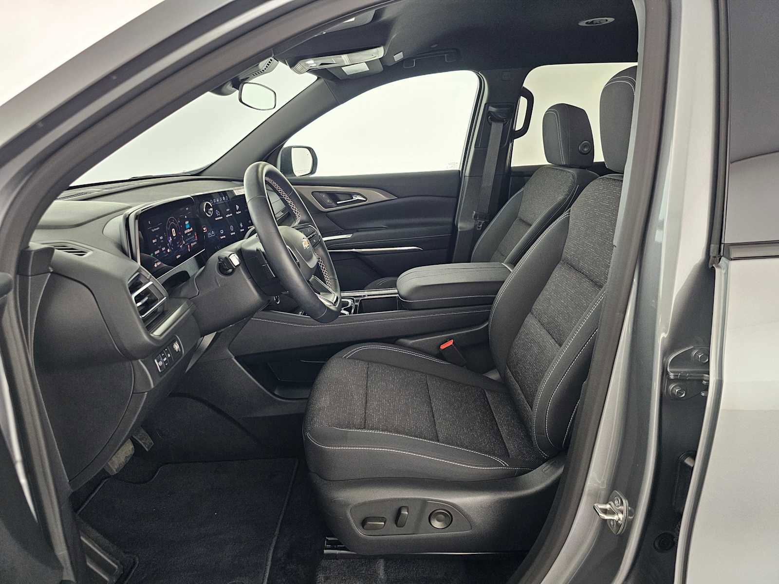 Used 2026 Chevrolet Traverse LT FWD image 22