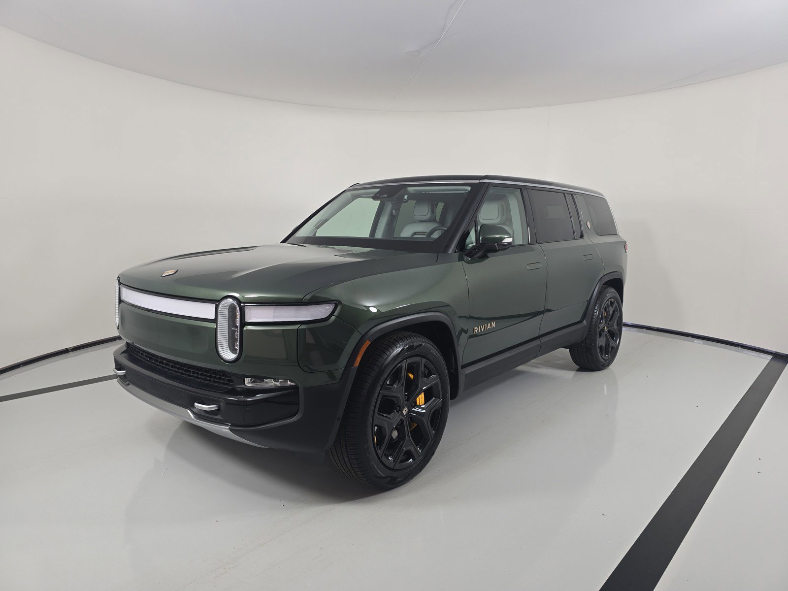 Used 2024 Rivian R1S Adventure AWD/4WD image 1