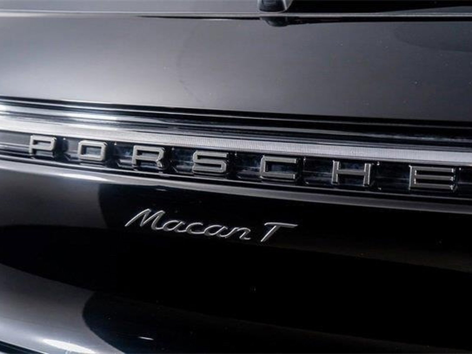 Used 2025 Porsche Macan Turbo AWD/4WD image 14