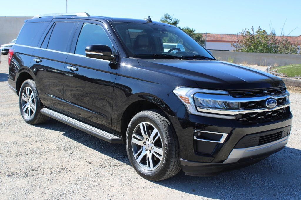 Used 2024 Ford Expedition Limited image 3