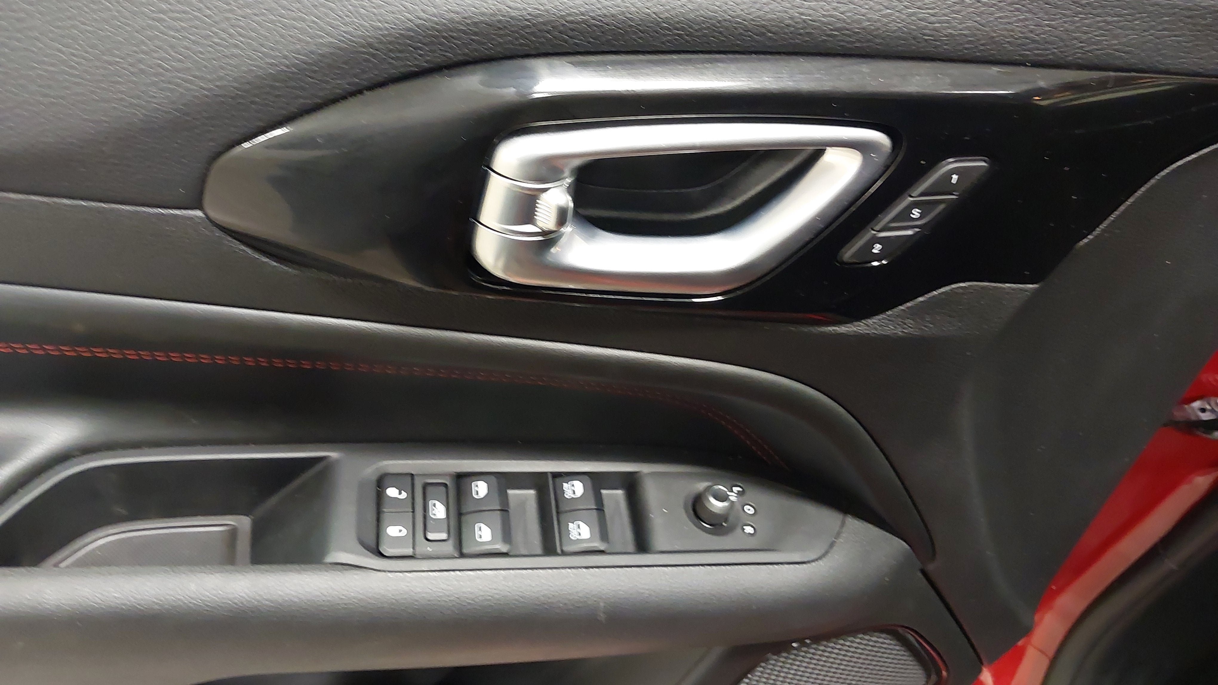 Used 2025 Jeep Compass Trailhawk w/ Trailhawk Elite Group AWD/4WD image 24