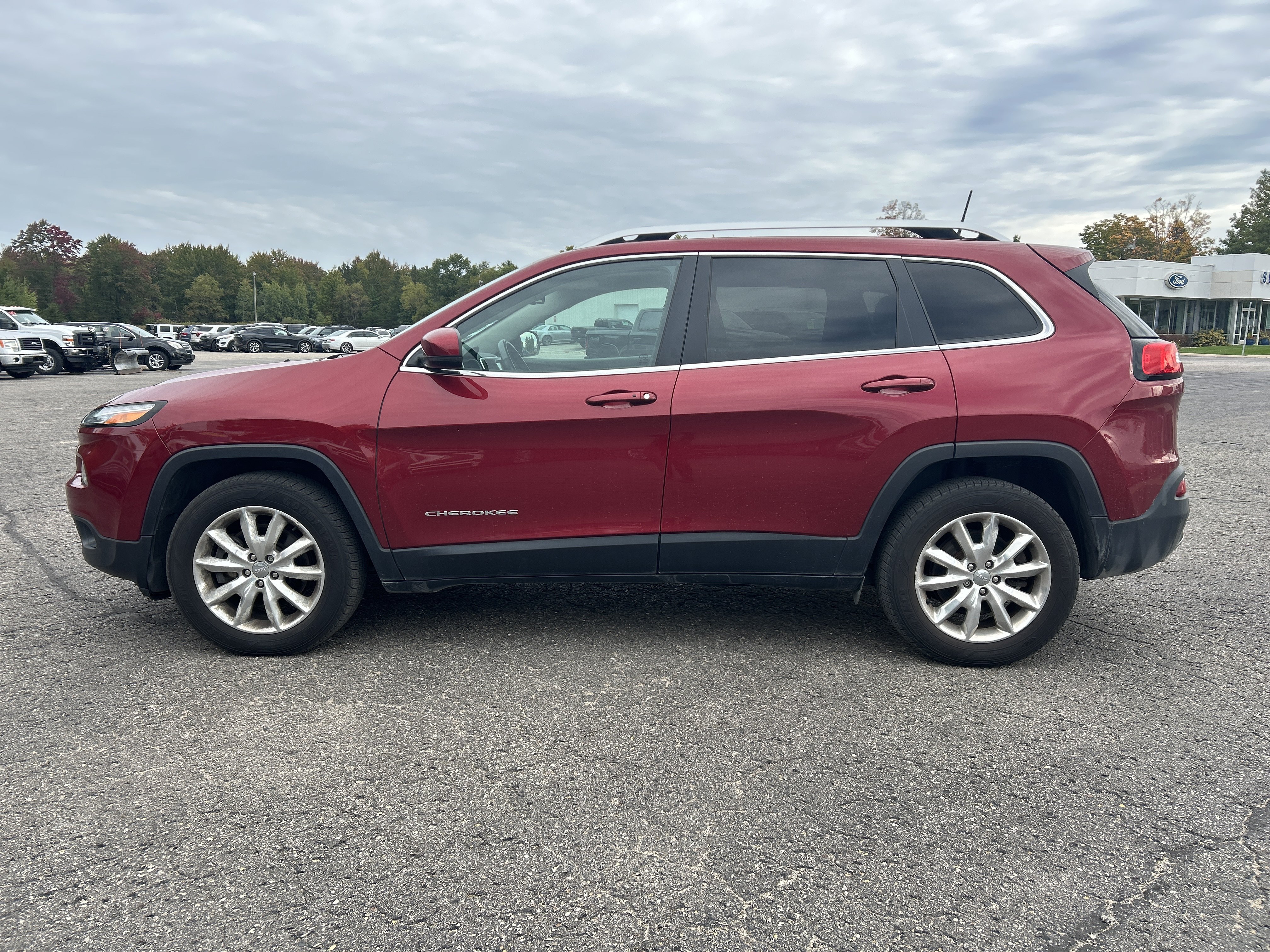 Used 2016 Jeep Cherokee Limited AWD/4WD image 7